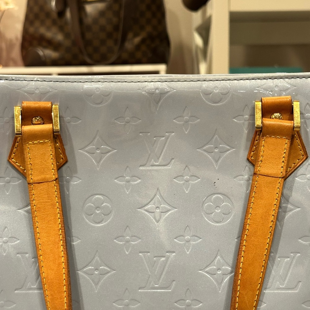 Louis Vuitton Periwinkle Monogram Vernis Houston - Picture 9 of 16
